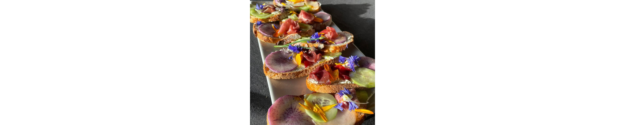 Traiteur Floral & Gourmand | Tartines et Plateaux Fleuris | Petites Fleurs Sauvages